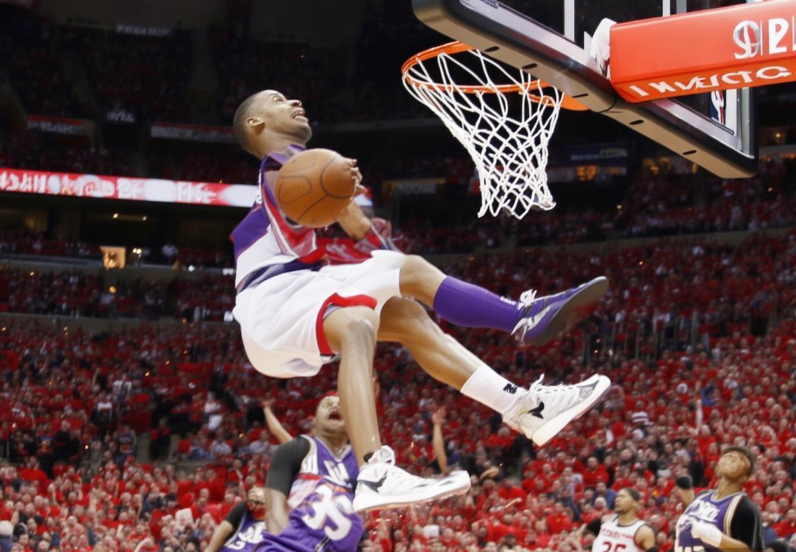 2015-2016赛季NBA火箭与爵士巅峰对决回顾：火花四溅的精彩瞬间(图1)