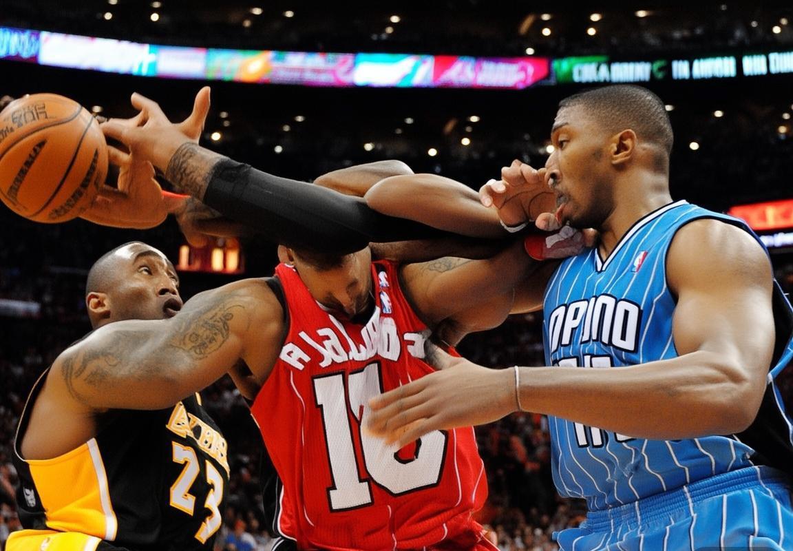 2009年NBA总决赛：科比霍华德巅峰对决，湖人夺冠之路回顾(图3)